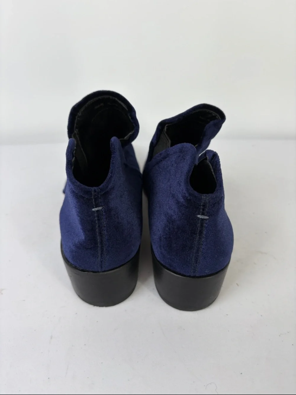 🐺 Dolce Vita Navy Velvet Ankle Booties